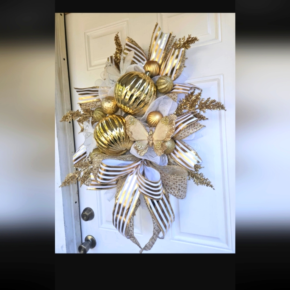 Elegant Gold and White Holiday Wreath - Picture 3 of 6
